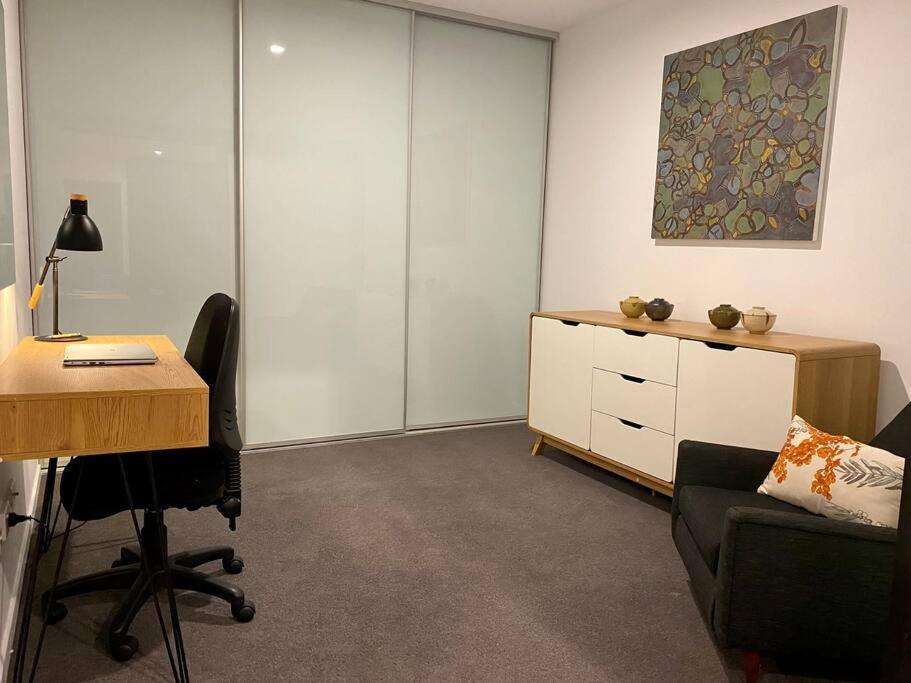 Central Canberra City Apartment With Study And Full Amenities Including Parking Exterior foto